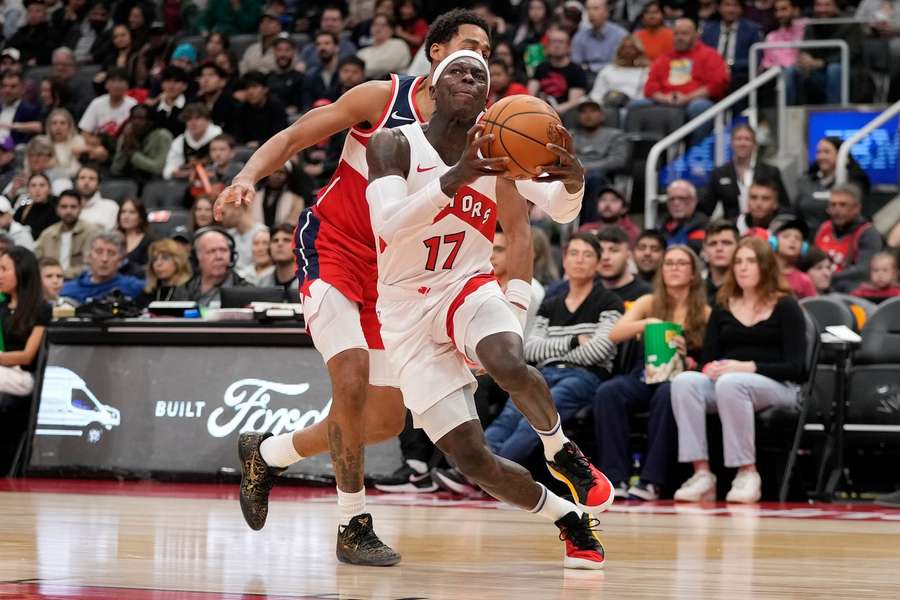 Dennis Schröder pelaa vahvasti Toronto Raptorsin ensimmäisessä pelissä